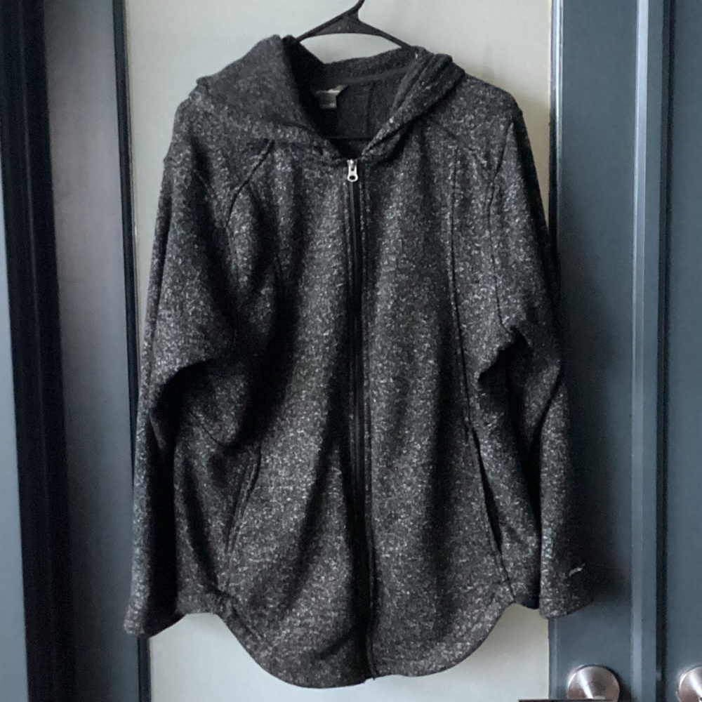 Sweatshirt with hoodie and pockets